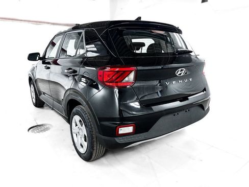 Used 2020 Hyundai Venue SE image 4