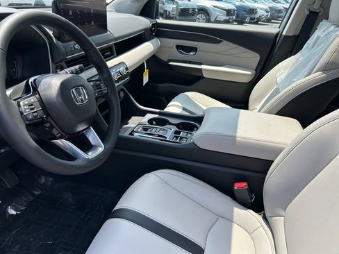 New 2026 Honda Pilot Touring image 11