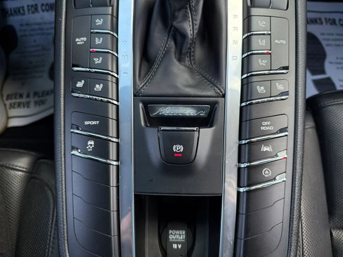Used 2017 Porsche Macan AWD/4WD image 27