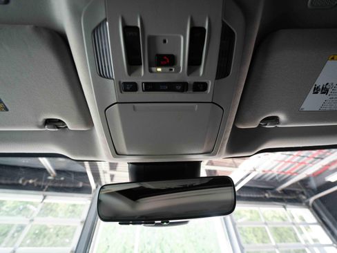 Used 2024 Toyota Highlander Limited FWD image 18