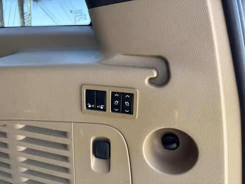 Used 2018 Cadillac Escalade ESV Platinum image 28