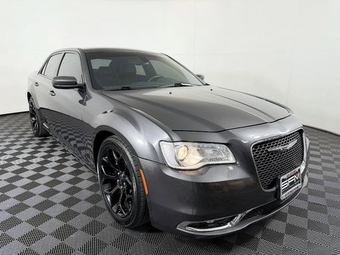 Used 2017 Chrysler 300 S RWD image 5