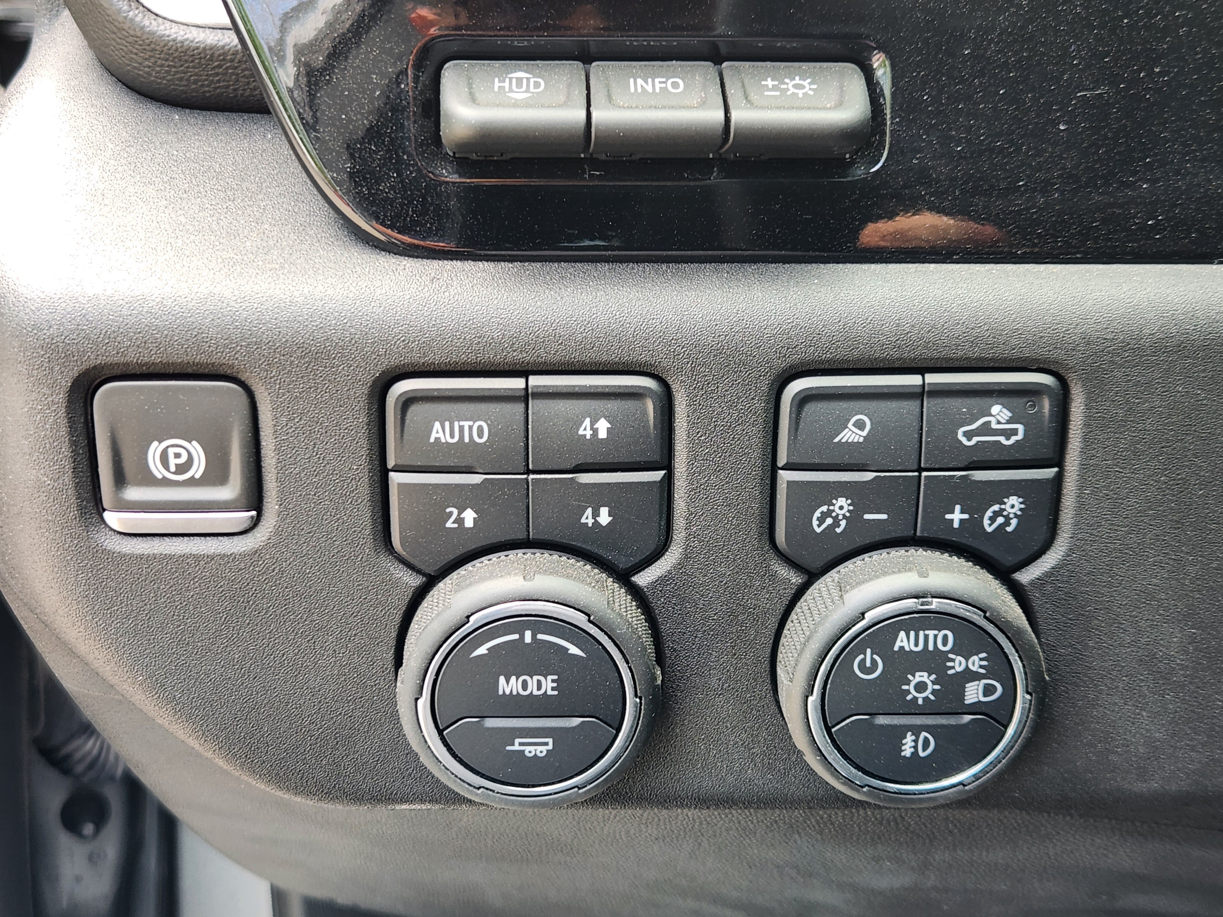Used 2024 Chevrolet Silverado 1500 High Country w/ Technology Package AWD/4WD image 23