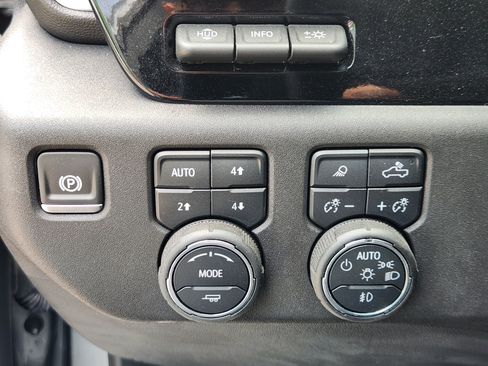 Used 2024 Chevrolet Silverado 1500 High Country w/ Technology Package AWD/4WD image 23
