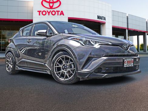 Used 2019 Toyota C-HR XLE FWD image 1