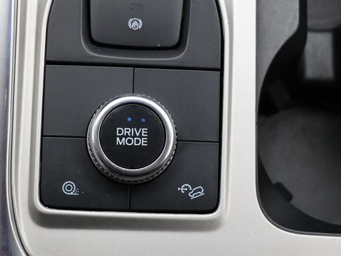 Used 2022 Ford Explorer XLT w/ Equipment Group 202A image 25