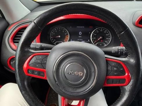 Used 2019 Jeep Renegade Trailhawk AWD/4WD image 10