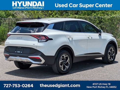 Used 2023 Kia Sportage LX AWD/4WD image 5