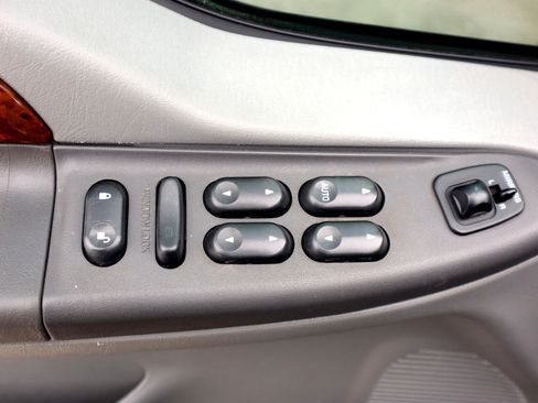 Used 2003 Ford F250 XL image 11