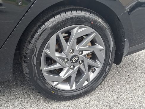 Certified 2024 Hyundai Elantra SEL FWD image 9