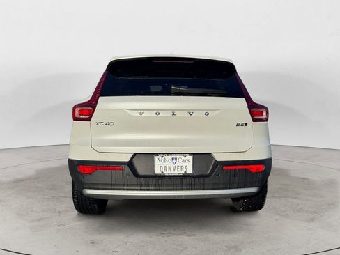 Certified 2025 Volvo XC40 B5 Core image 30