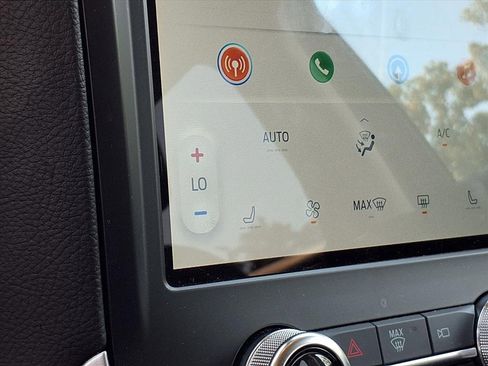 Used 2024 Ford Edge SEL image 5