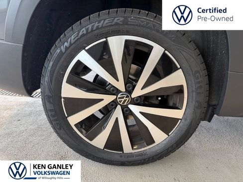 Used 2023 Volkswagen Taos SE w/ Panoramic Sunroof Package AWD/4WD image 25
