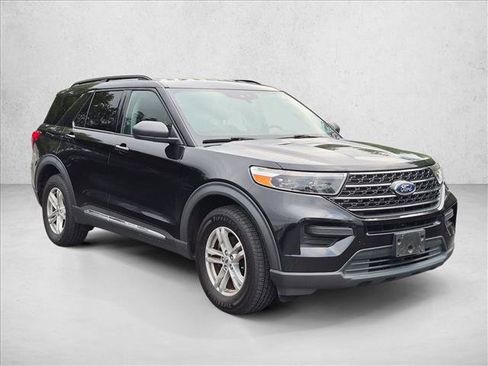 Used 2020 Ford Explorer XLT w/ Comfort Package AWD/4WD image 3