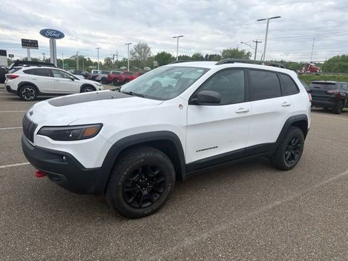 Used 2020 Jeep Cherokee Trailhawk w/ Cold Weather Group AWD/4WD image 2