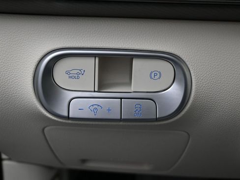 Used 2025 Genesis GV60 RWD image 25