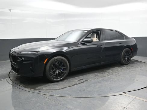 Used 2023 BMW 760i xDrive w/ Executive Package AWD/4WD image 9