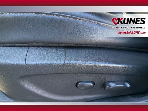 Used 2018 Chevrolet Trax LT w/ LT Convenience Package image 19