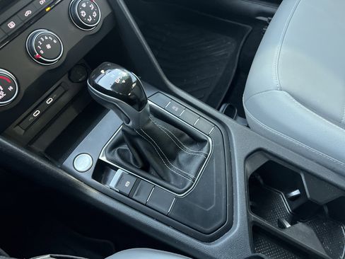 Certified 2022 Volkswagen Taos SE image 24