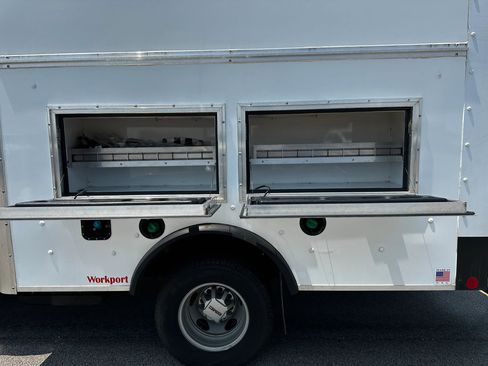 Used 2024 GMC Sierra 3500 Pro w/ Convenience Package image 7