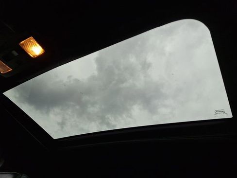 Used 2018 Toyota Tacoma Limited image 17