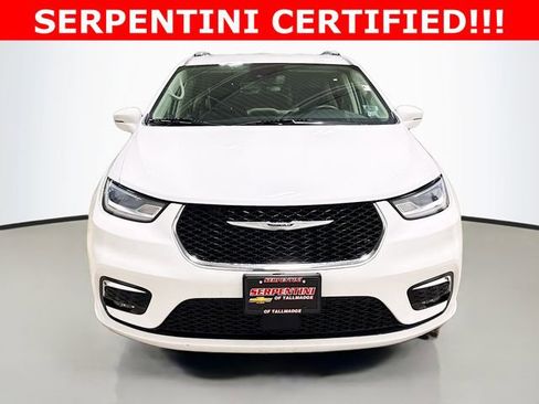 Used 2022 Chrysler Pacifica Touring-L FWD image 3