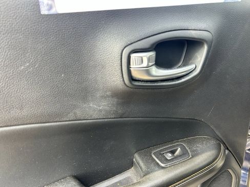 Used 2018 Jeep Compass Latitude image 24