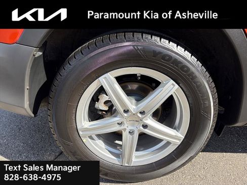 Used 2015 Toyota RAV4 LE image 30