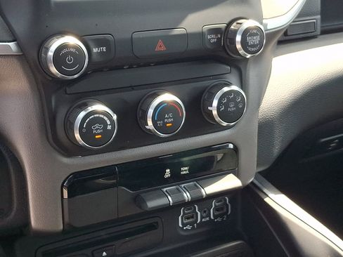 Used 2019 RAM 1500 Big Horn AWD/4WD image 15