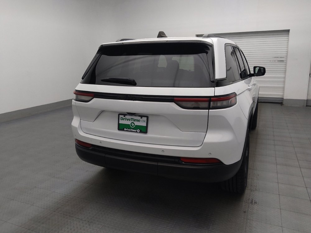 Used 2023 Jeep Grand Cherokee Altitude RWD image 7