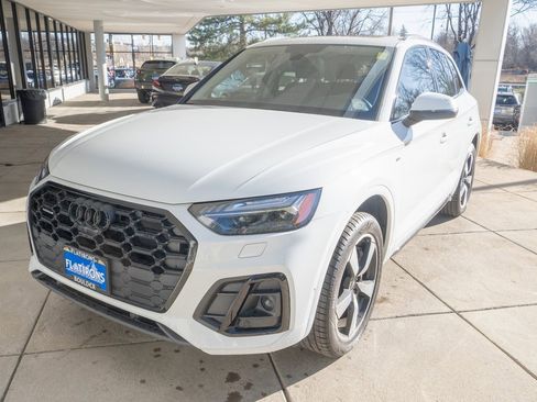 Used 2023 Audi Q5 2.0T Prestige w/ Prestige Package image 3