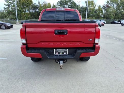 Used 2016 Toyota Tacoma TRD Sport image 14