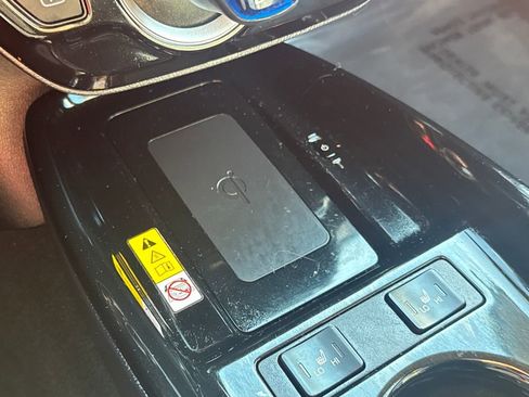 Used 2021 Toyota Prius Prime XLE image 25