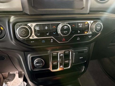 Used 2023 Jeep Wrangler Unlimited w/ Cold Weather Group AWD/4WD image 15