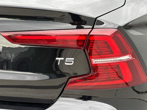 Used 2020 Volvo S60 T5 Momentum w/ Protection Package image 11