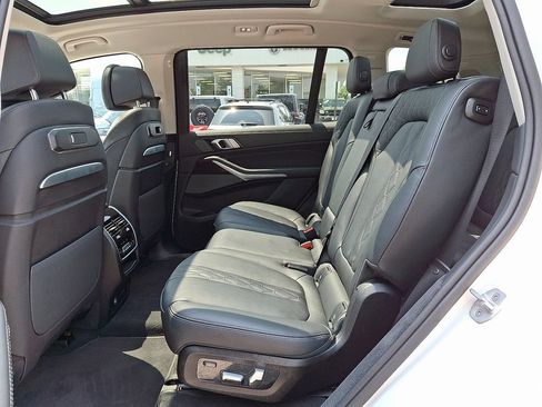 Used 2026 BMW X7 xDrive40i AWD/4WD image 11