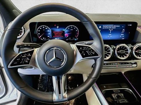 Used 2026 Mercedes-Benz GLA 250 image 11