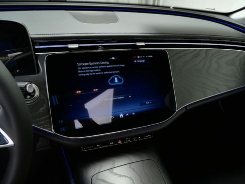 New 2026 Mercedes-Benz E 450 4MATIC Sedan image 10