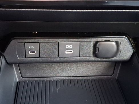 Used 2024 Toyota Prius XLE image 25