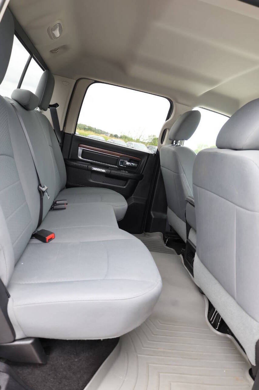 Used 2016 RAM 1500 Classic SLT AWD/4WD image 16