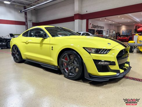Used 2021 Ford Mustang Shelby GT500 w/ Carbon Fiber Track Pack RWD image 7