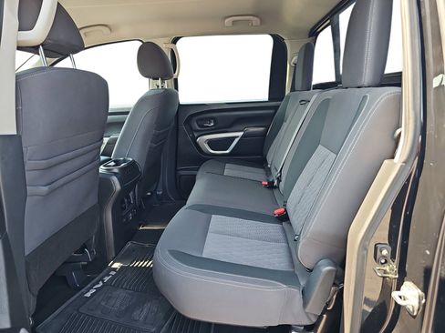Used 2020 Nissan Titan SV w/ SV Convenience Package RWD image 11