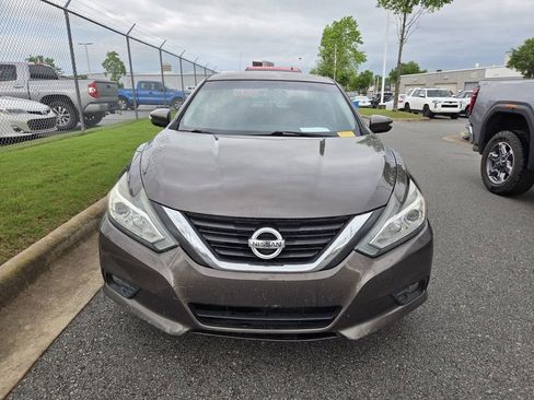 Used 2016 Nissan Altima 2.5 SL w/ 2.5 Technology Package image 2