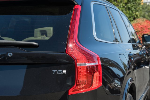 Certified 2025 Volvo XC90 T8 Plus w/ Protection Package Premier AWD/4WD image 7