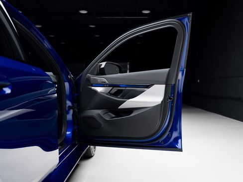 Used 2025 BMW M5 w/ Carbon Package image 63