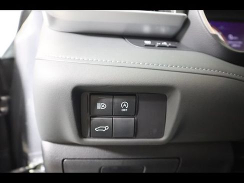 Used 2024 Toyota Highlander XLE FWD image 35