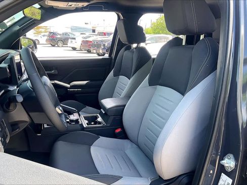 Used 2025 Toyota Tacoma TRD Sport image 8