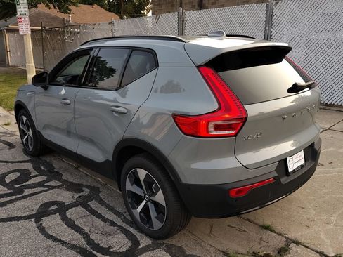 New 2026 Volvo XC40 B5 Plus w/ Protection Package Premier AWD/4WD image 8