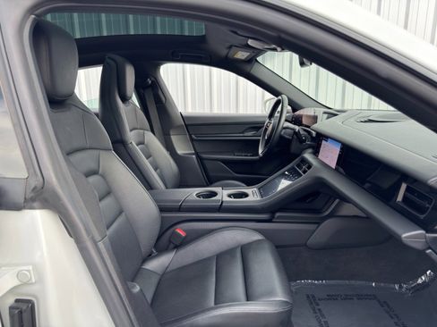 Used 2021 Porsche Taycan image 16