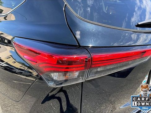 Used 2023 Toyota Highlander Limited AWD/4WD image 28